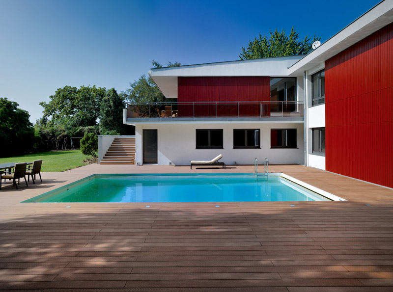 Quelle piscine à coque pour un coin baignade design ?