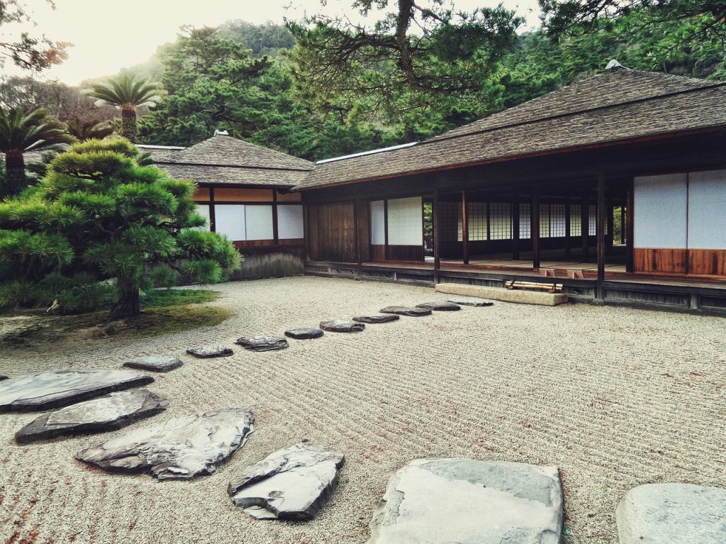 maison et jardin traditionnels japonais