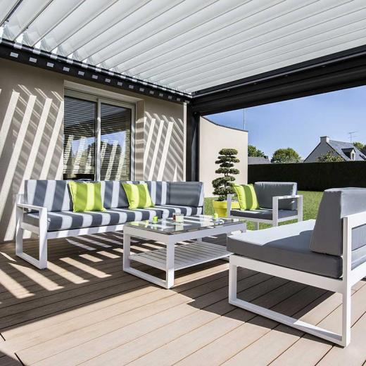 Comment nettoyer les lames d’une pergola bioclimatique ?